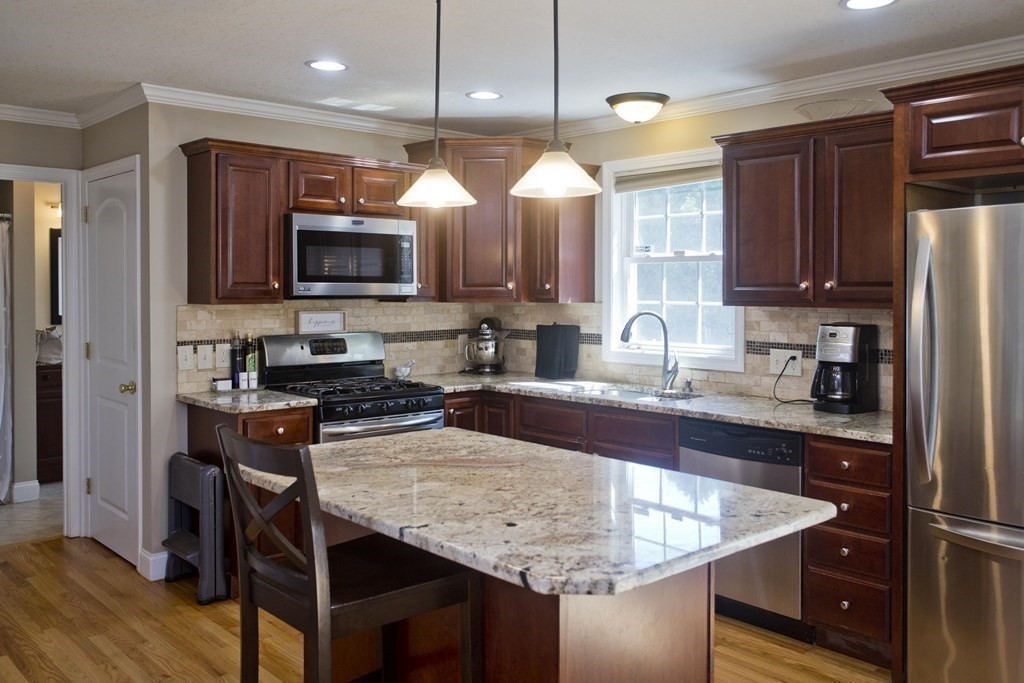 149 Devens Street Springfield, MA 01151 - Photo 6 of 41