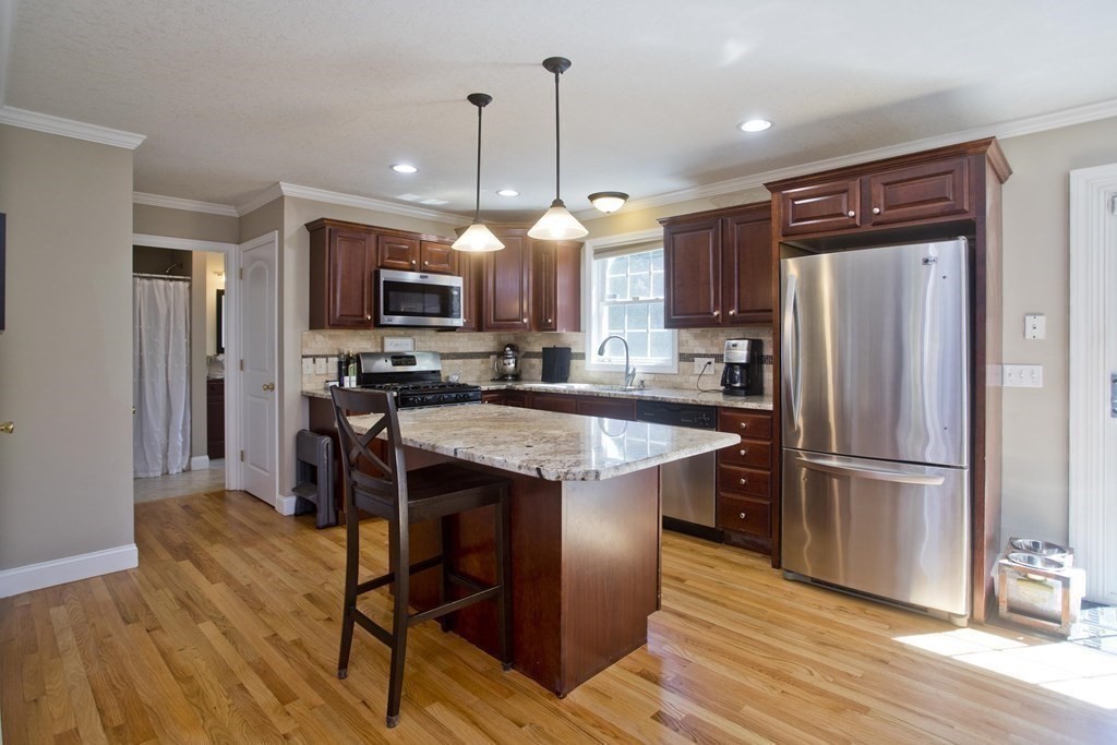 149 Devens Street Springfield, MA 01151 - Photo 7 of 41
