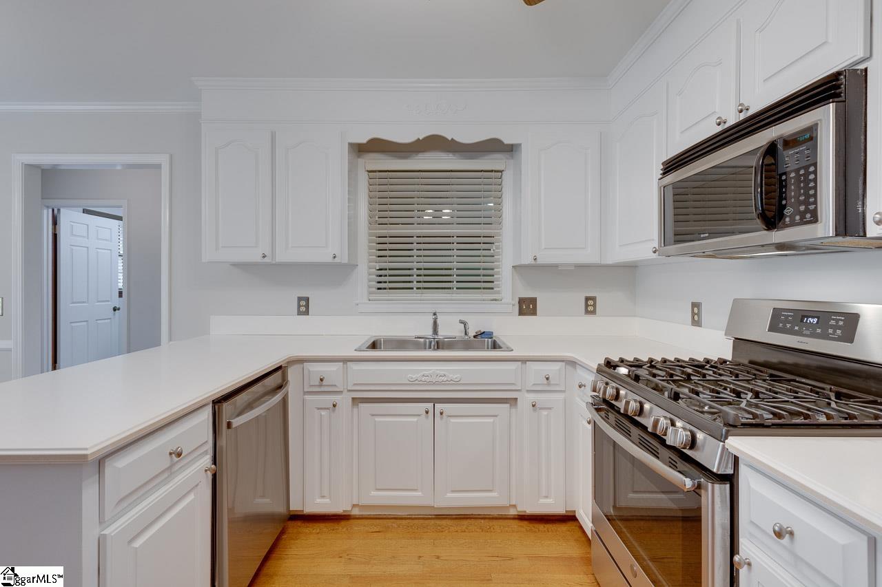 104 Silver Creek Road Greer, SC 29650 - Photo 6 of 32 Gallery Image 6