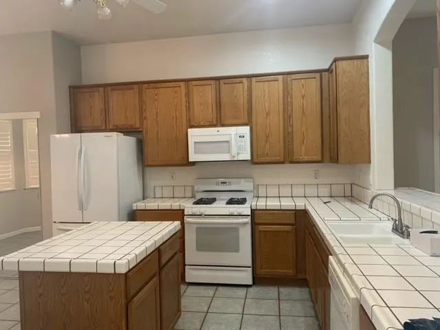 $2,700 | 110 Eastbrook Way, Sacramento, CA 95835