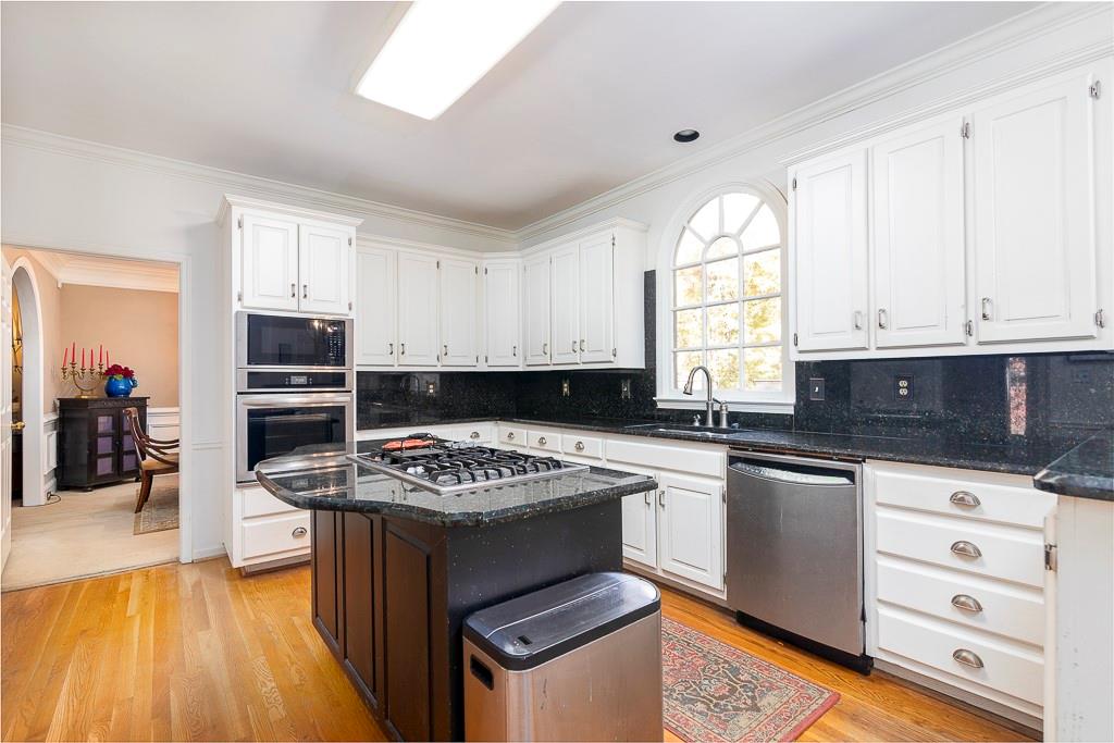 135 Lazy Laurel Chase Roswell, GA 30076 - Photo 21 of 64 a kitchen with a stove a sink and a microwave