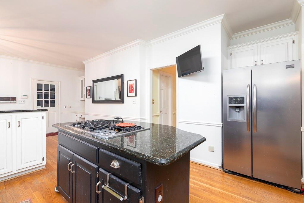 135 Lazy Laurel Chase Roswell, GA 30076 - Photo 22 of 64 a kitchen with stainless steel appliances granite countertop a stove a refrigerator and a microwave