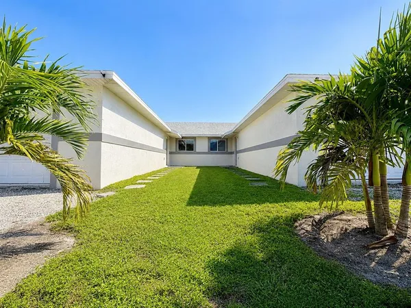 $394,000 | 777 Bedford Drive, Lehigh Acres, FL 33974