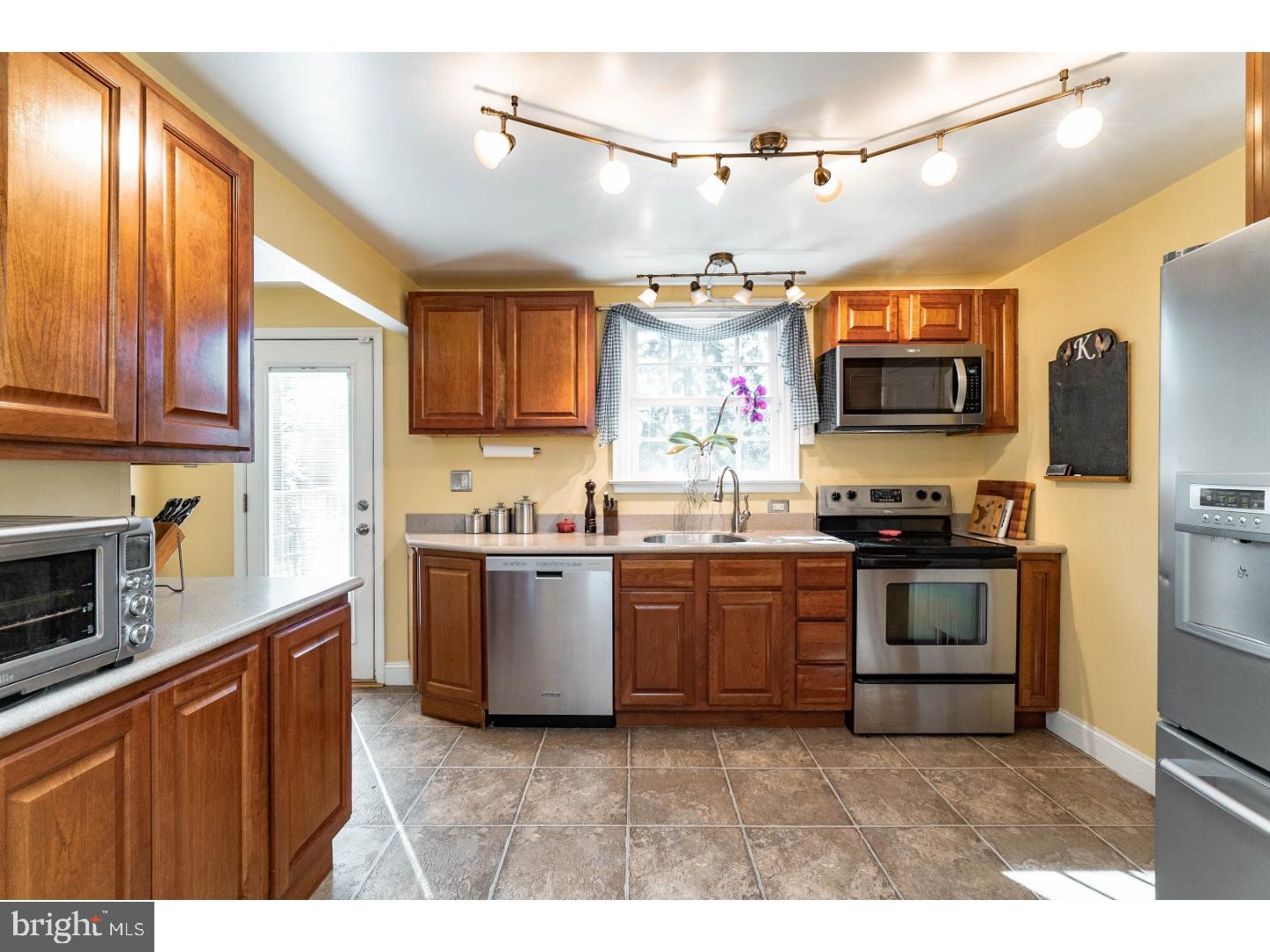 314 Twining Road Oreland, PA 19075 - Photo 6 of 13 Gallery Image 6
