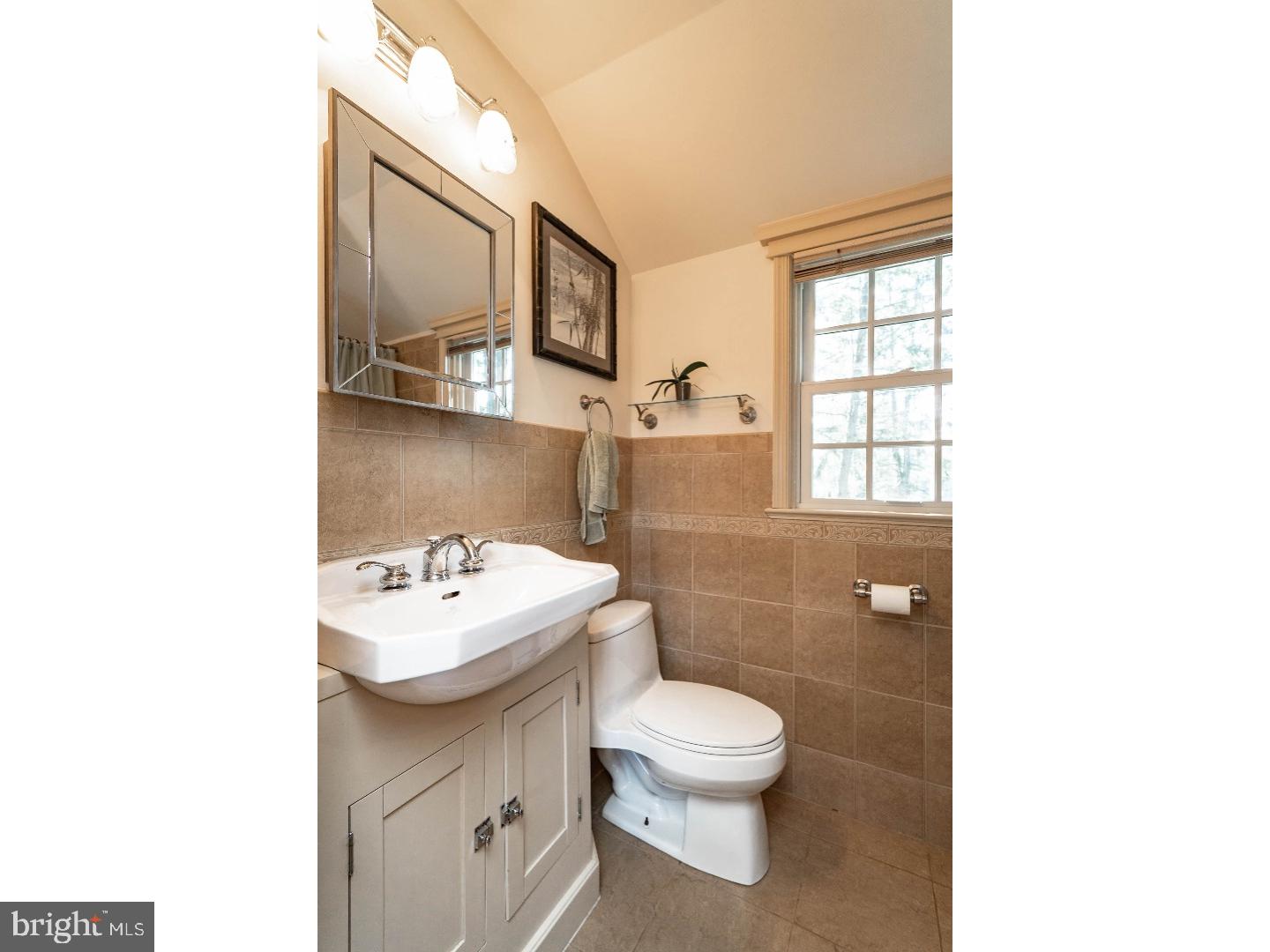 314 Twining Road Oreland, PA 19075 - Photo 9 of 13 Bedroom - Main