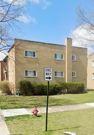 $350,000 | 8300 Christiana Avenue, Unit 2E, Skokie, IL 60076