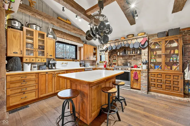 $550,000 | 7020 North 400 West, Columbus, IN 47201