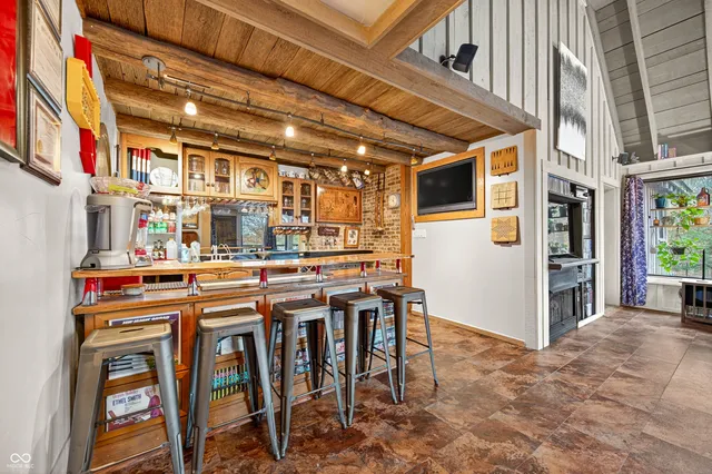 $550,000 | 7020 North 400 West, Columbus, IN 47201