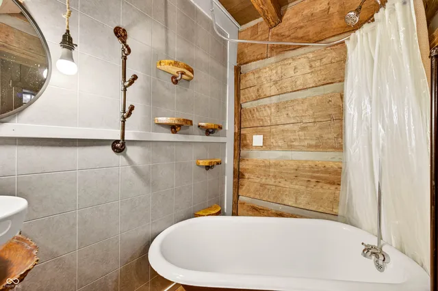 $550,000 | 7020 North 400 West, Columbus, IN 47201