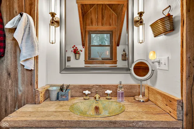 $550,000 | 7020 North 400 West, Columbus, IN 47201