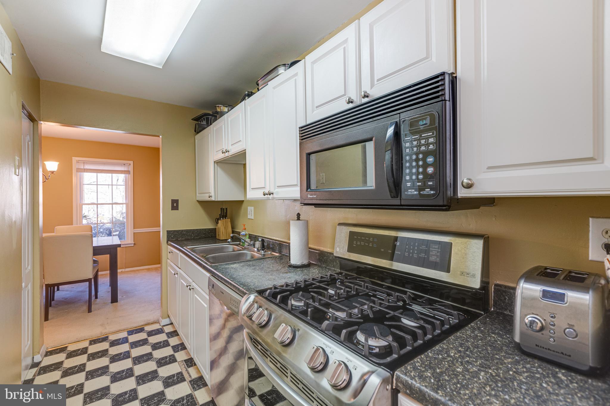 2418 Wanda Way Reston, VA 20191 - Photo 8 of 47 Gas cooking. Newer stove and refrigerator.
