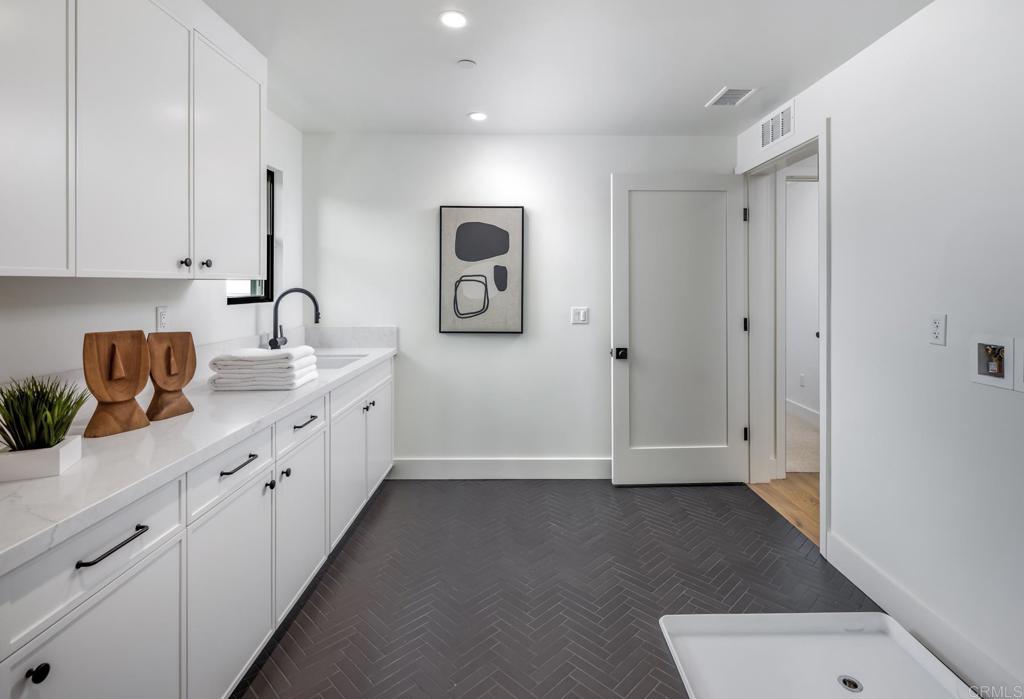 824 Conestoga Court Encinitas, CA 92024 - Photo 20 of 38 Laundry