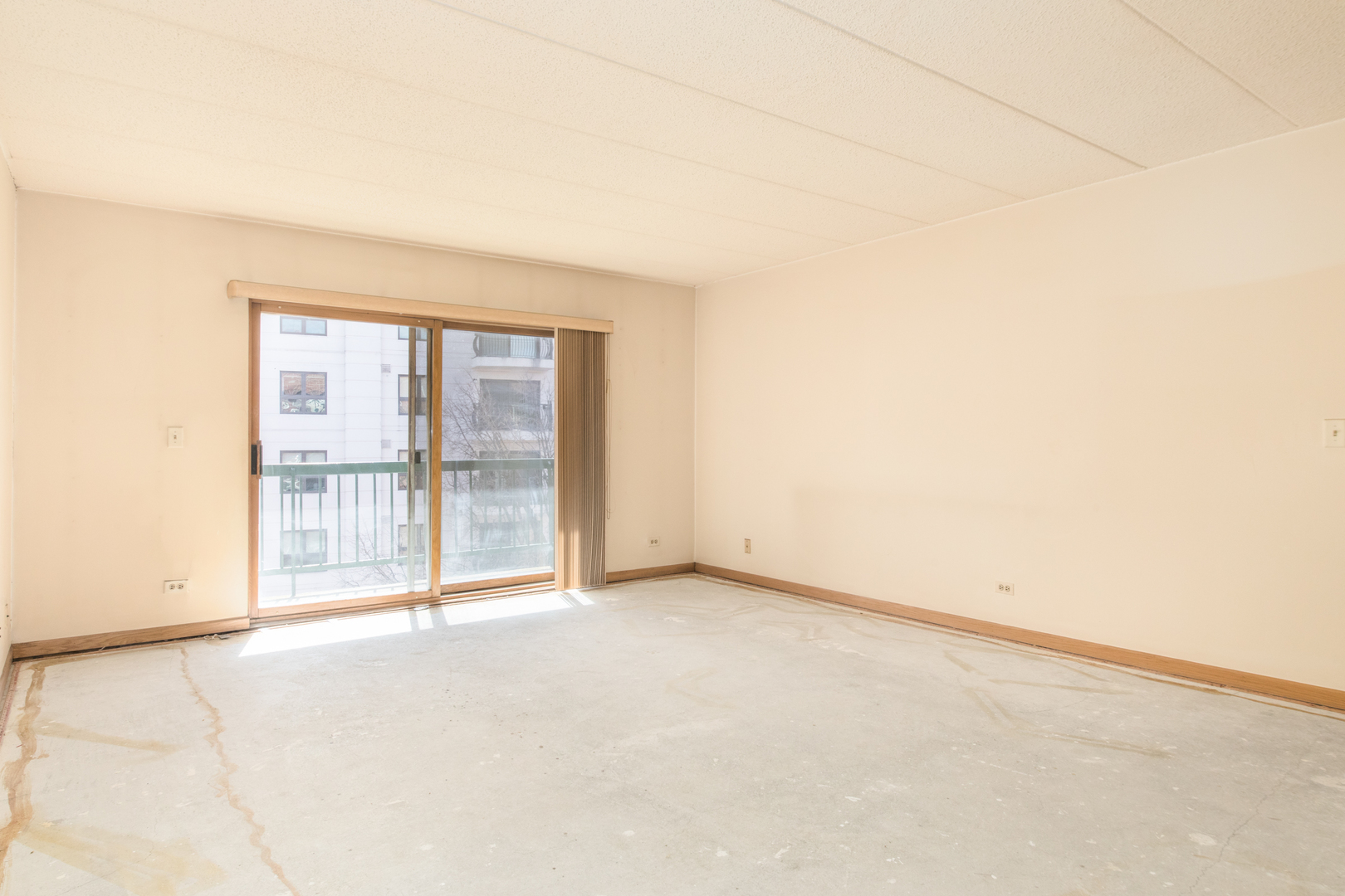555 South River Road, Unit 607 Des Plaines, IL 60016 - Photo 10 of 22 an empty room with wooden floor and windows