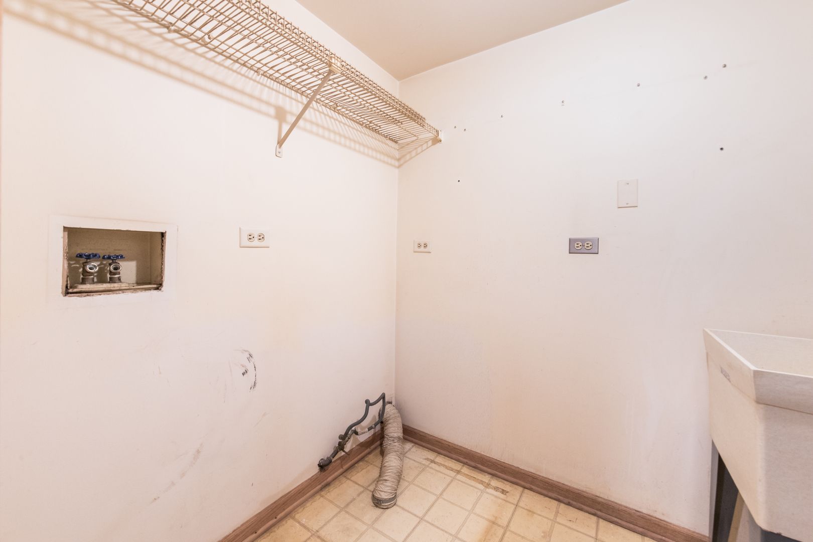 555 South River Road, Unit 607 Des Plaines, IL 60016 - Photo 17 of 22 a view of small space with empty racks on the wall