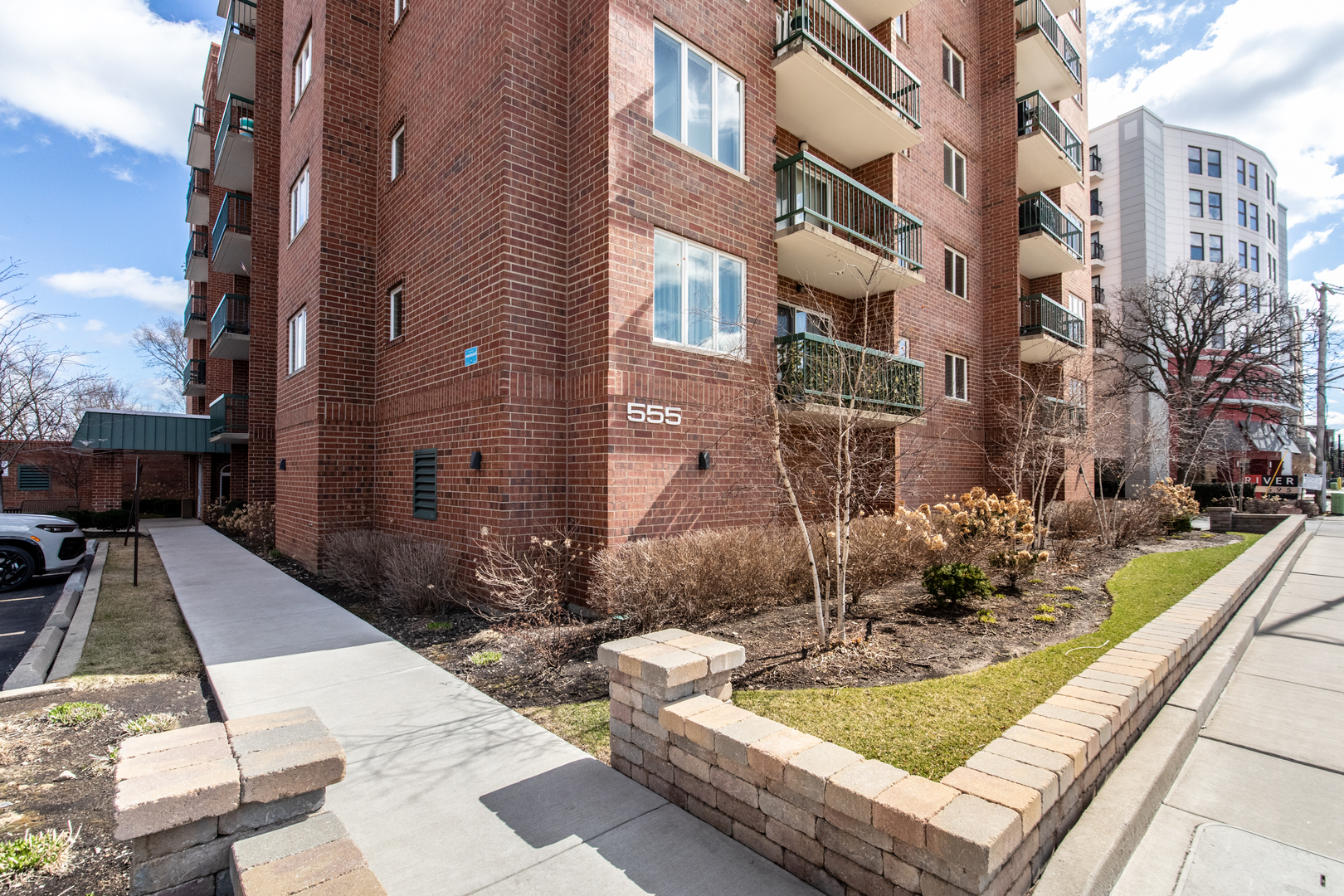 555 South River Road, Unit 607 Des Plaines, IL 60016 - Photo 22 of 22 a view of a patio with iron fence