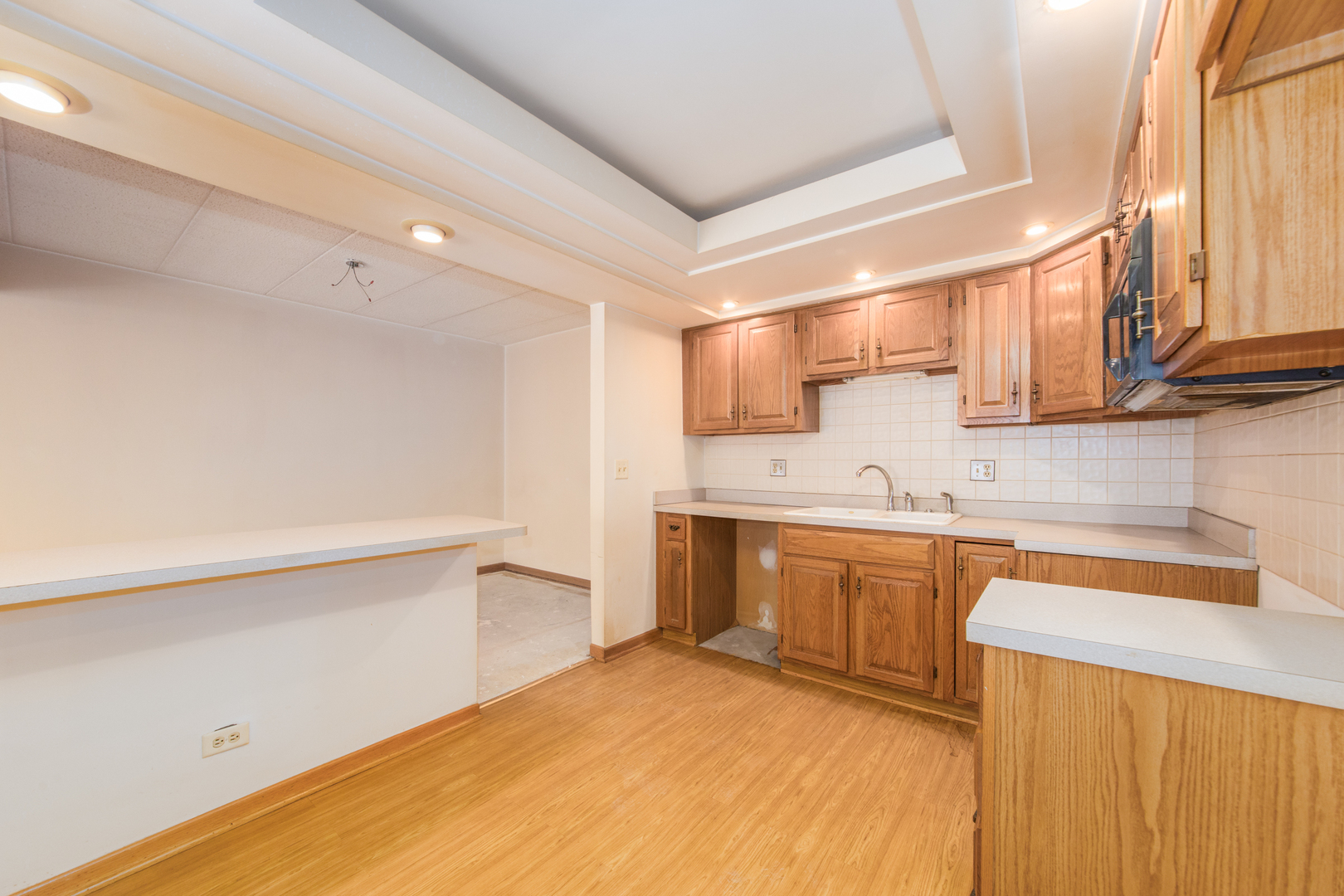 555 South River Road, Unit 607 Des Plaines, IL 60016 - Photo 6 of 22 a kitchen with stainless steel appliances granite countertop a sink and cabinets