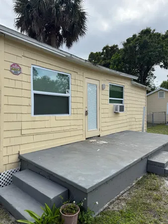 $950 | 321 North 11th Street, Unit C, Fort Pierce, FL 34950