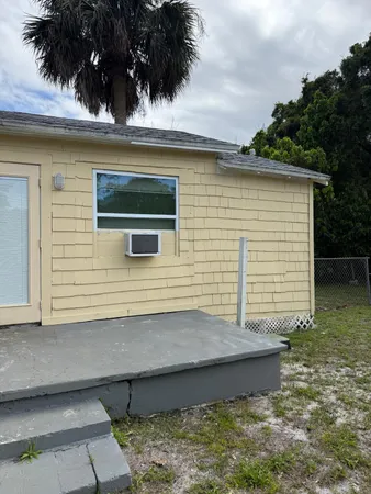 $950 | 321 North 11th Street, Unit C, Fort Pierce, FL 34950