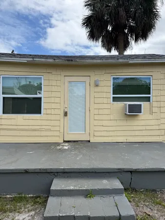 $950 | 321 North 11th Street, Unit C, Fort Pierce, FL 34950
