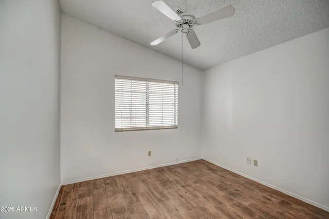 a view of empty room with a ceiling fan