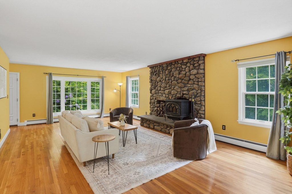 74 High Street Upton, MA 01568 - Photo 5 of 40