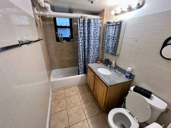 $1,995 | 3216 West Altgeld Street, Unit G, Chicago, IL 60647