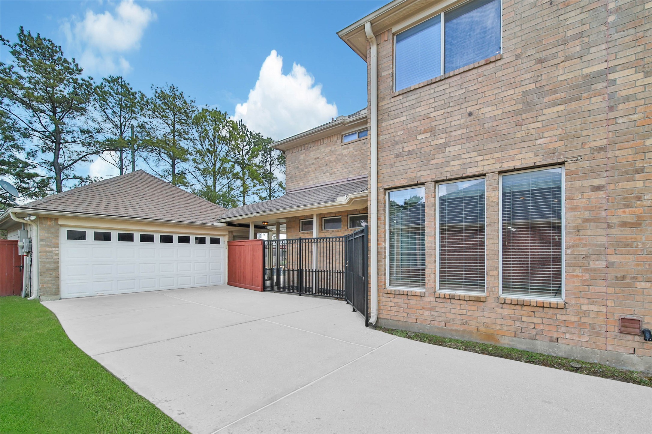 6530 Monte Bello Ridge Lane Houston, TX 77041 - Photo 42 of 43 a house view with a garden space