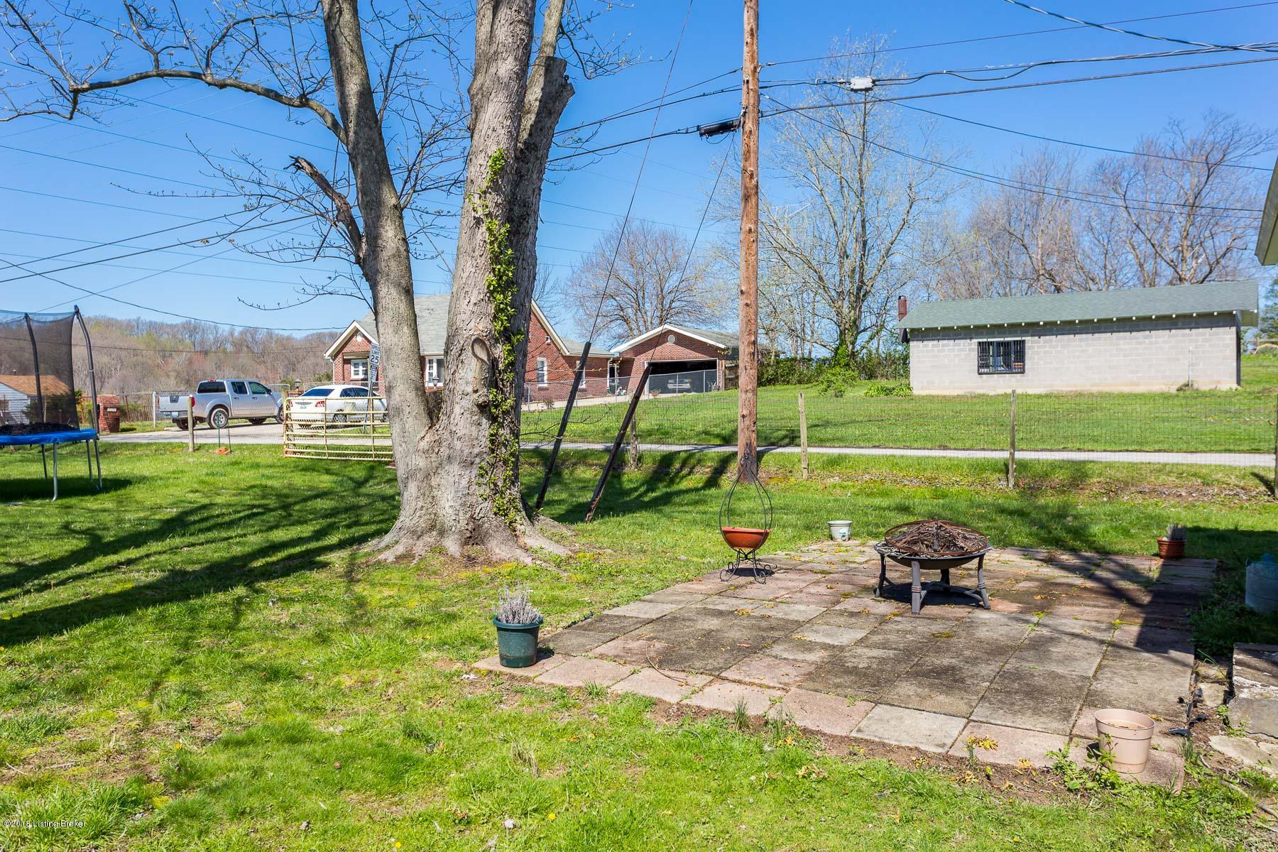 9800 Keys Ferry Road Fairdale, KY 40118 - Photo 18 of 19 Patio