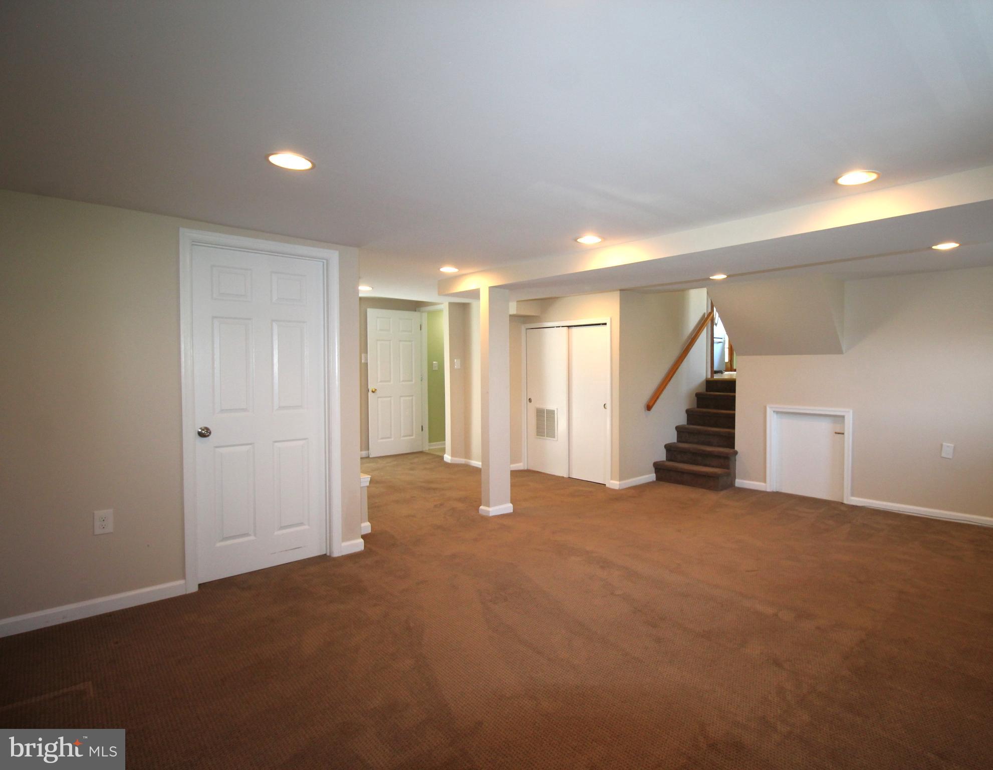 676 Violet Road Warminster, PA 18974 - Photo 11 of 23 Gallery Image 11