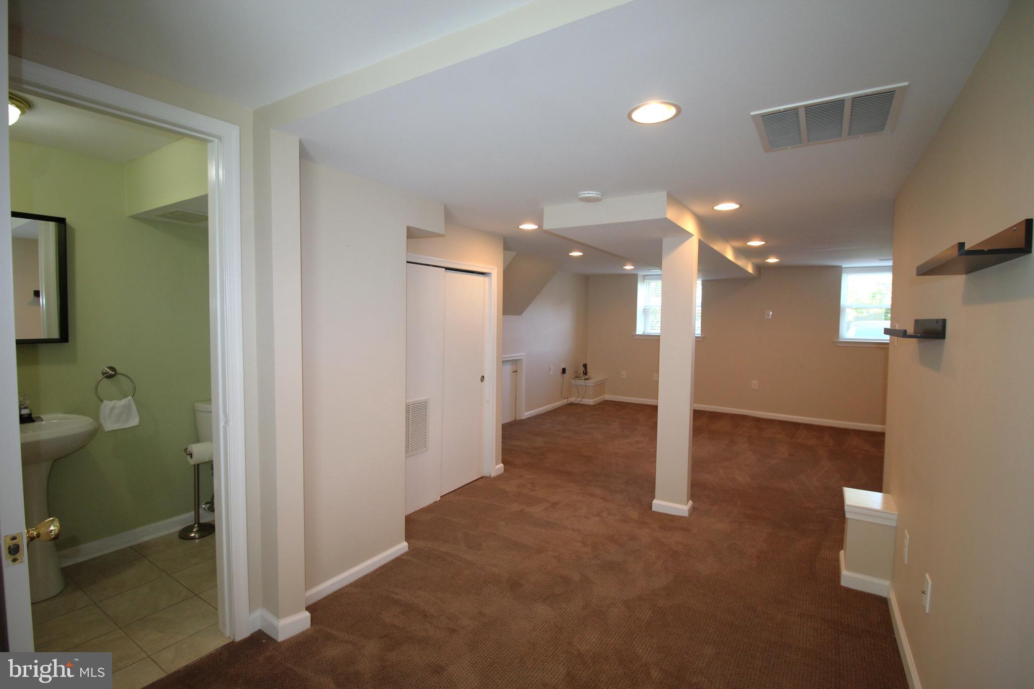 676 Violet Road Warminster, PA 18974 - Photo 13 of 23 Gallery Image 13