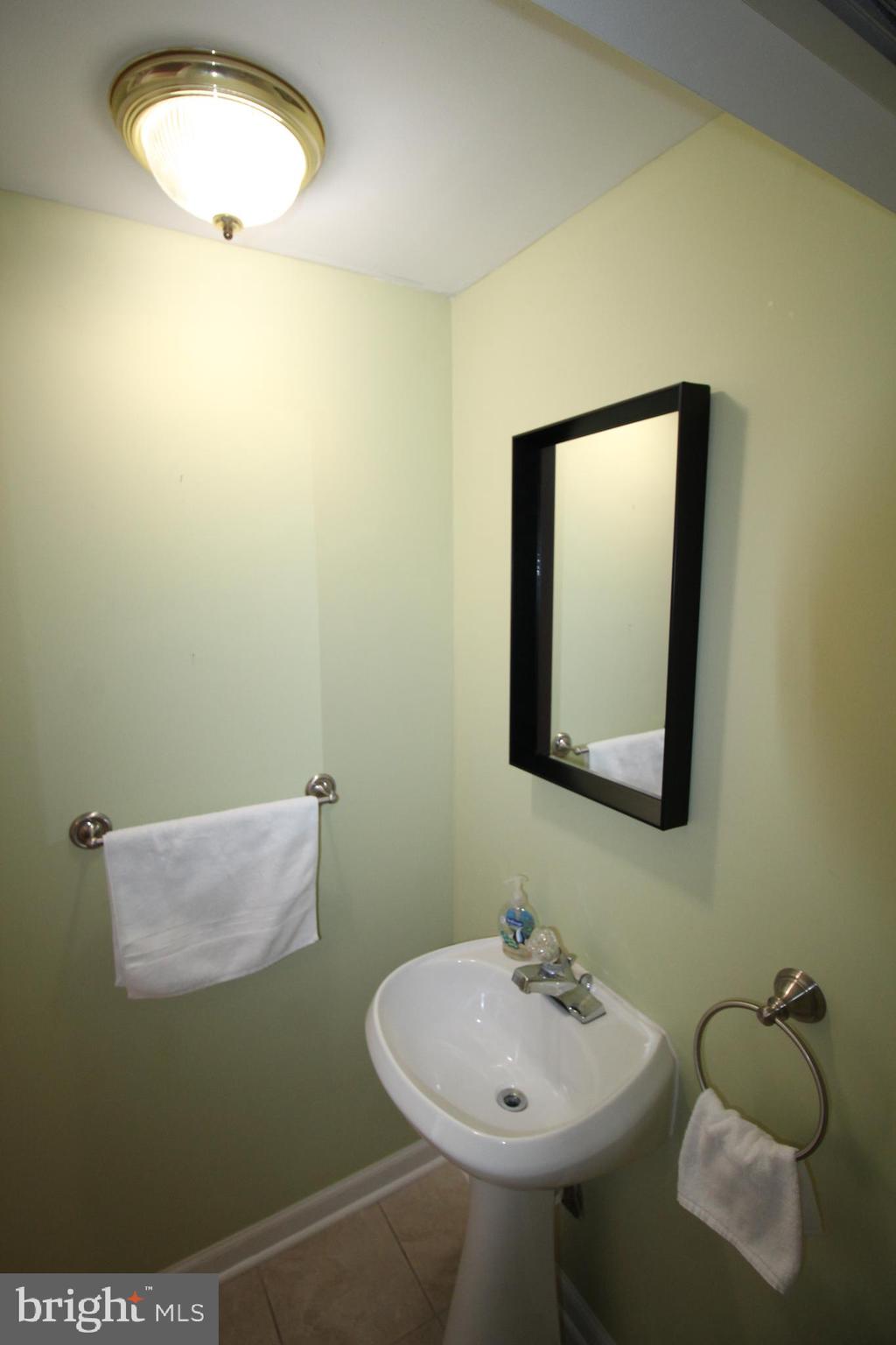 676 Violet Road Warminster, PA 18974 - Photo 14 of 23 Gallery Image 14