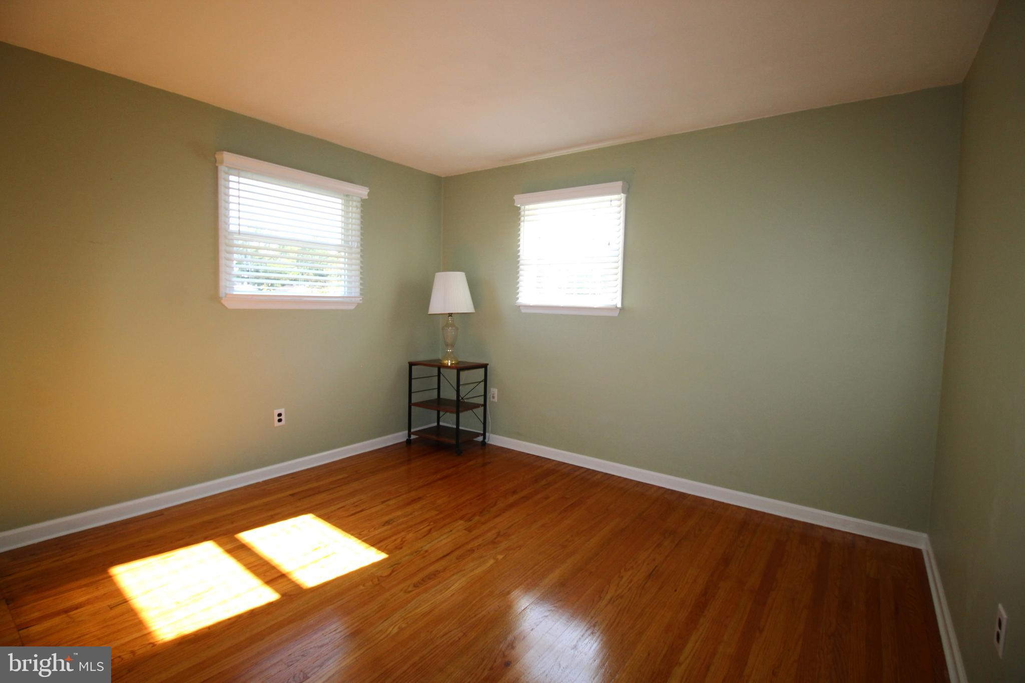 676 Violet Road Warminster, PA 18974 - Photo 18 of 23 Gallery Image 18