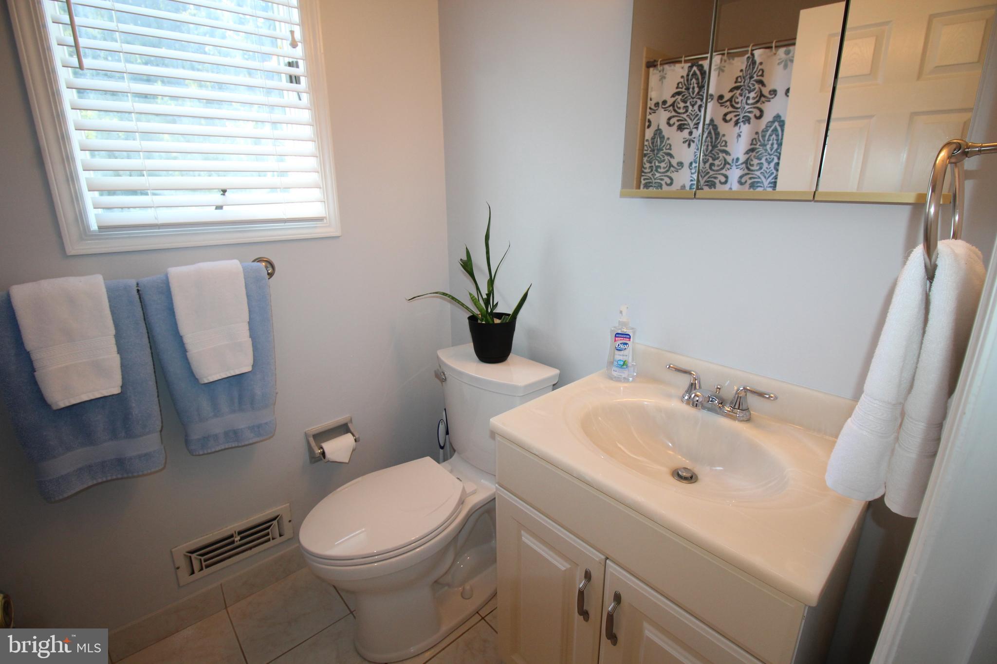 676 Violet Road Warminster, PA 18974 - Photo 19 of 23 Gallery Image 19