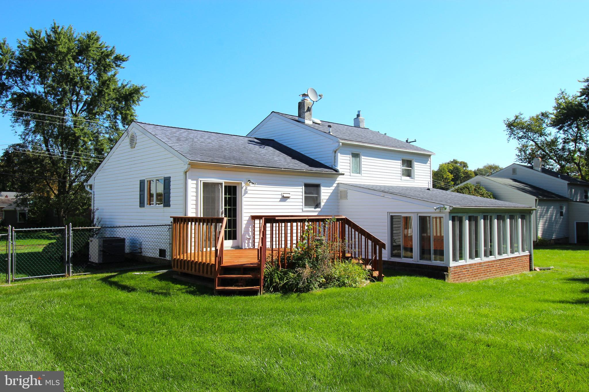 676 Violet Road Warminster, PA 18974 - Photo 2 of 23 Gallery Image 2