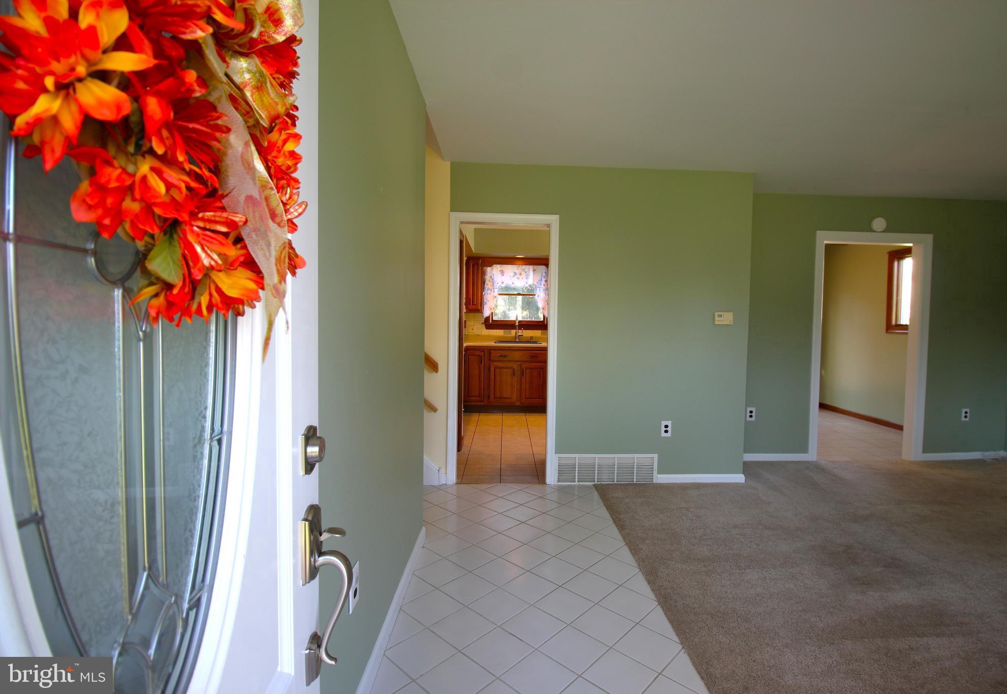 676 Violet Road Warminster, PA 18974 - Photo 4 of 23 Gallery Image 4