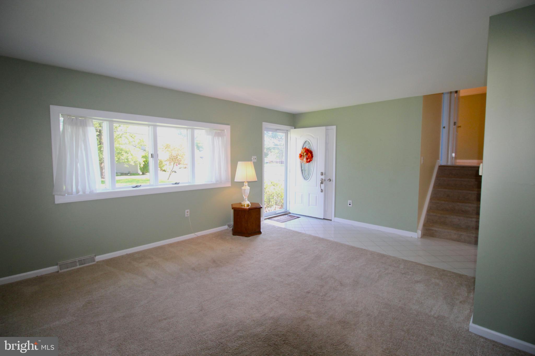 676 Violet Road Warminster, PA 18974 - Photo 5 of 23 Gallery Image 5