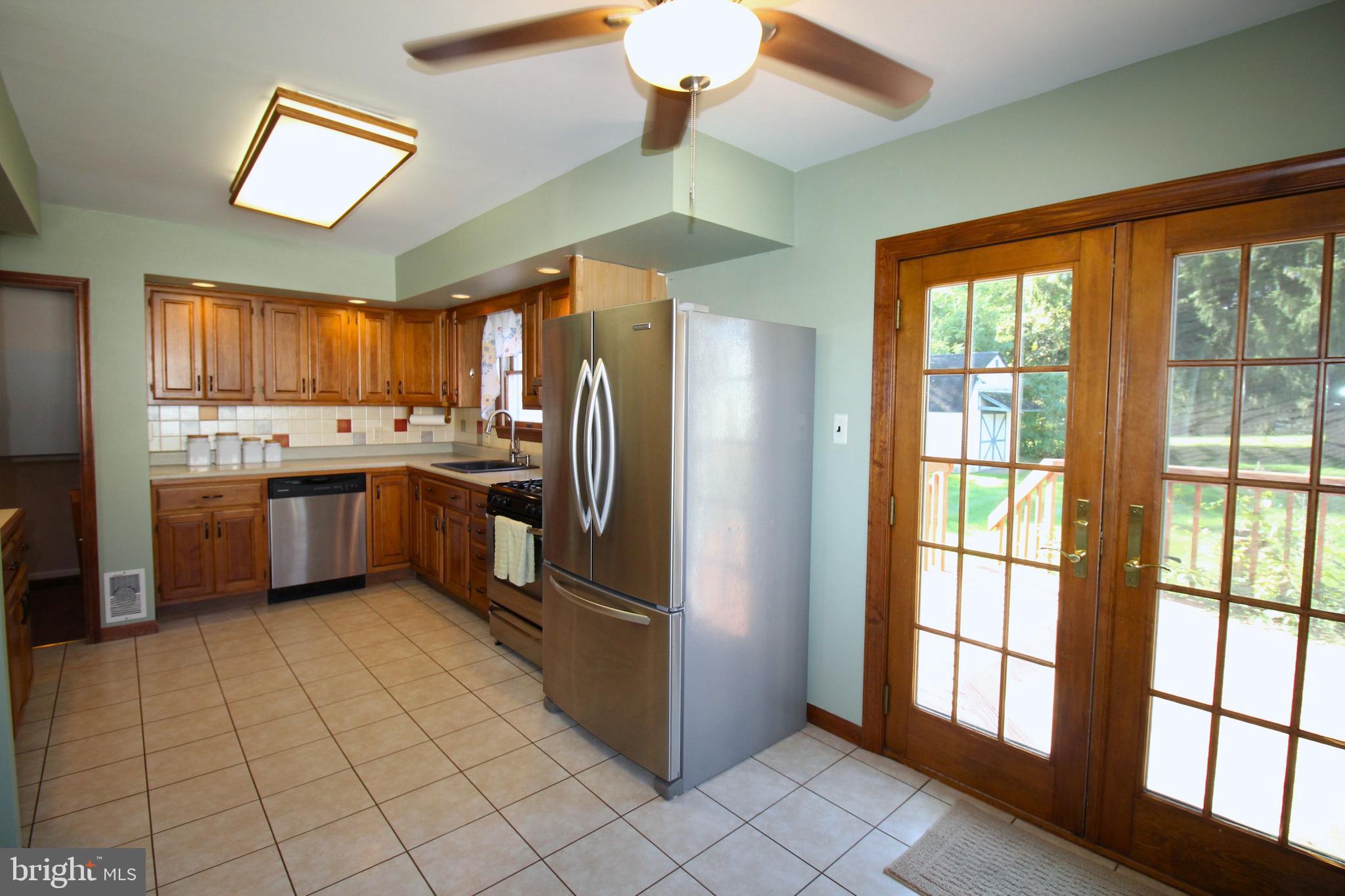 676 Violet Road Warminster, PA 18974 - Photo 7 of 23 Gallery Image 7