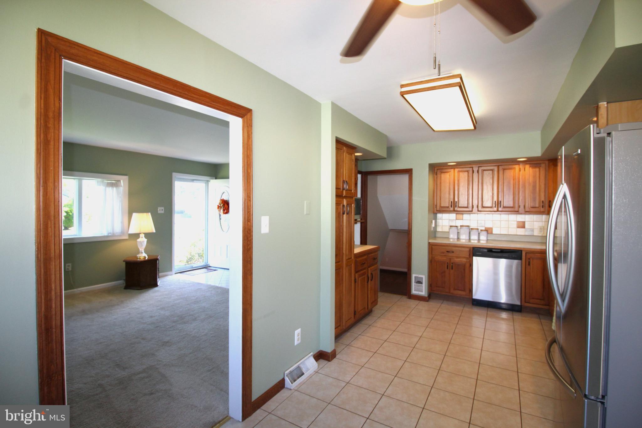 676 Violet Road Warminster, PA 18974 - Photo 8 of 23 Gallery Image 8