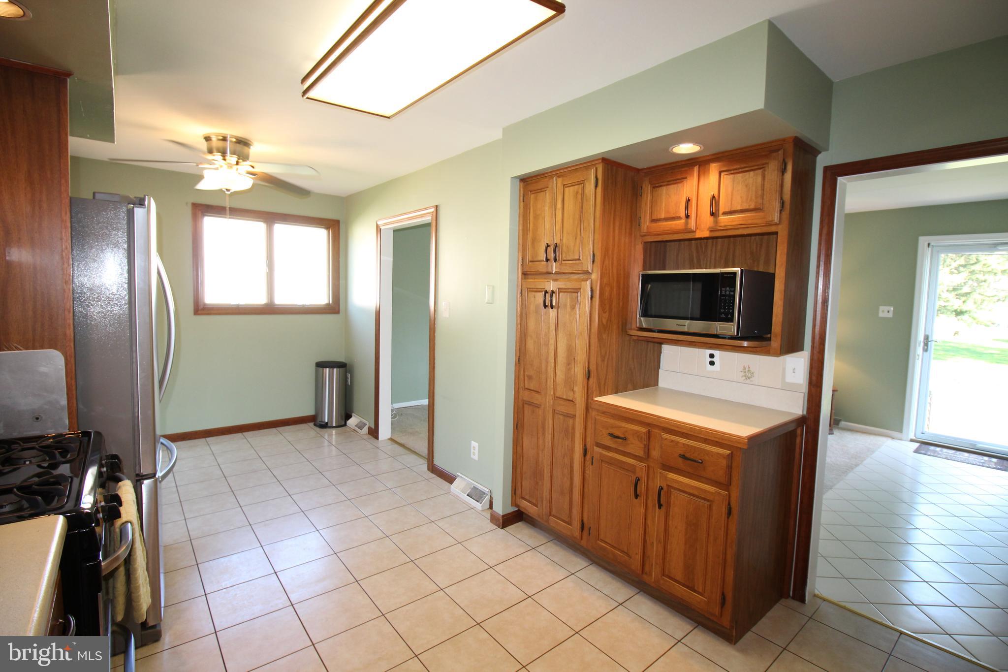 676 Violet Road Warminster, PA 18974 - Photo 10 of 23 Gallery Image 10