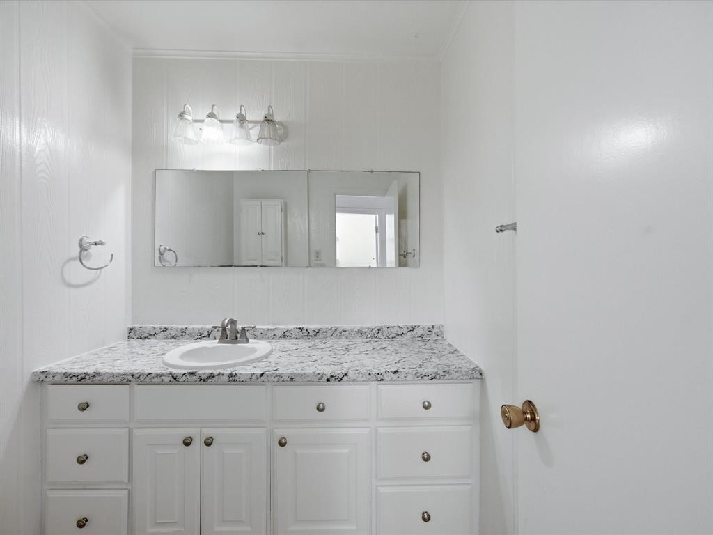 514 West Ridgewood Drive Garland, TX 75041 - Photo 25 of 39 Bathroom featuring vanity