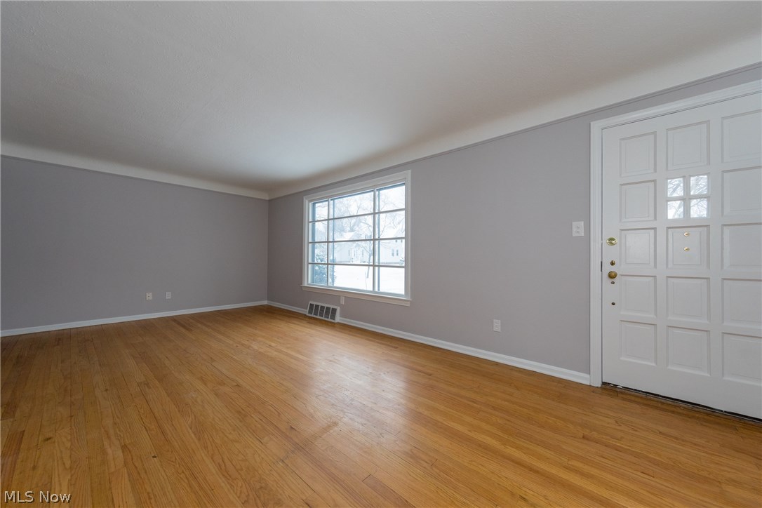 1223 Avondale Road Cleveland, OH 44121 - Photo 5 of 35