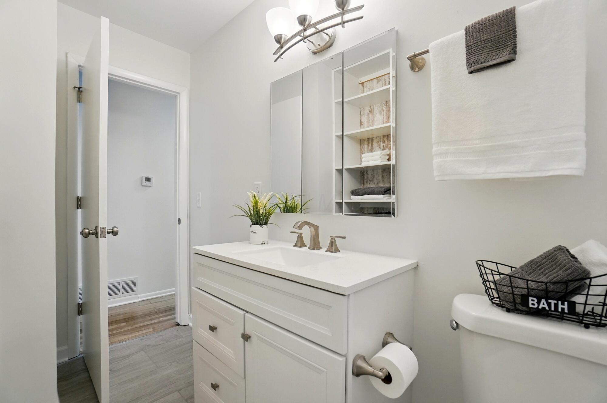 1105 Fordham Road Columbus, OH 43224 - Photo 26 of 52 2nd Full Bathroom