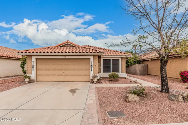 $2,100 | 7568 West Kerry Lane, Glendale, AZ 85308