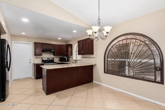 $2,100 | 7568 West Kerry Lane, Glendale, AZ 85308