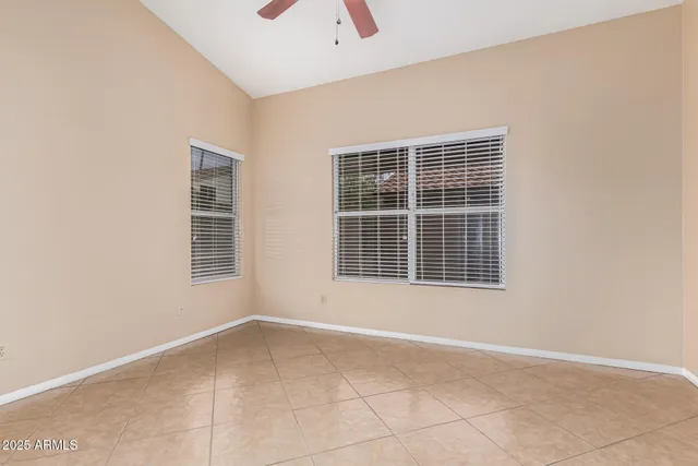 $2,100 | 7568 West Kerry Lane, Glendale, AZ 85308