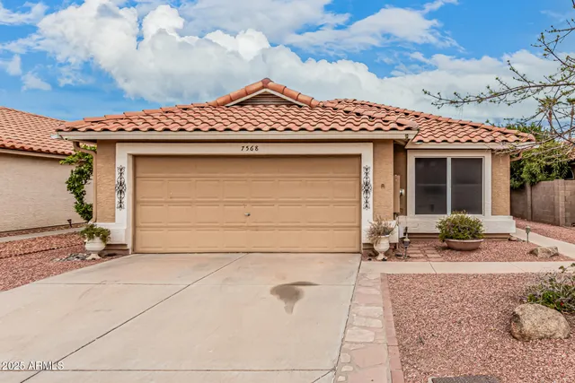 $2,100 | 7568 West Kerry Lane, Glendale, AZ 85308