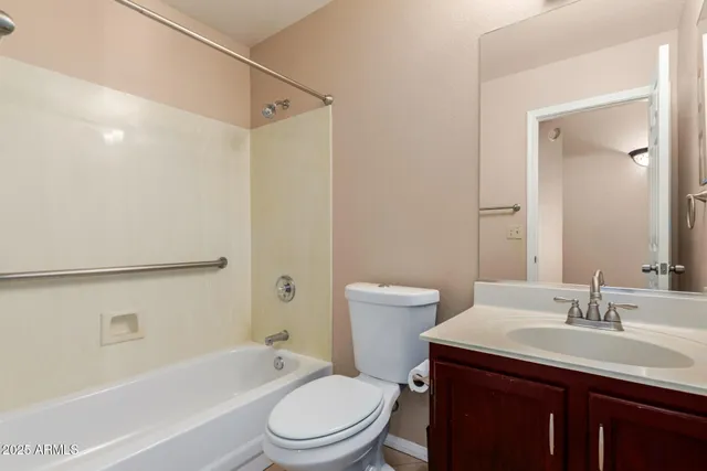 $2,100 | 7568 West Kerry Lane, Glendale, AZ 85308