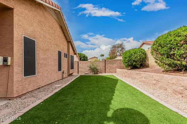 $2,100 | 7568 West Kerry Lane, Glendale, AZ 85308