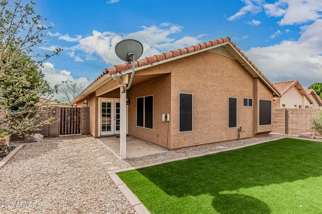 $2,100 | 7568 West Kerry Lane, Glendale, AZ 85308