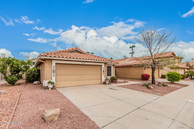 $2,100 | 7568 West Kerry Lane, Glendale, AZ 85308